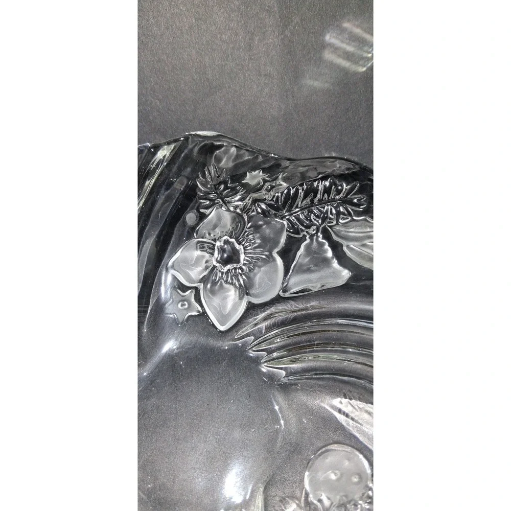 Vintage Mikasa Christmas  Bowl‎ Clear Lead Crystal, Frosted Leaves & Santa